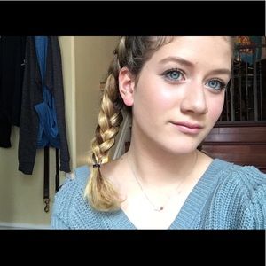 Meet your Posher, Larissa